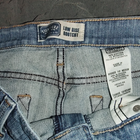 Levis Strauss & Co. Signature Women Size 10 Low Rise Bootcut - Picture 4 of 4